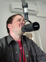 Hans ehti finalistien kampaamovisitin aikana käydä Radio Ramonan haastateltavana kilpailun tiimoilta