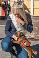 Koulun pihalla Karvakaverit, tässä pienempi kaveri...
