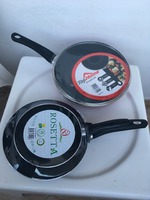 Ett två-pack lite mindre stekpannor och en stor med glaslock. Billigare finns att hitta begagnade på souken, men vi handlade nya på stormarknaden med tanke om att de ska hålla längre.