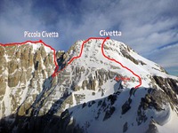Dalla Cima di Tomè si ha un’ottima visuale sul successivo tratto da percorrere. Il facile passaggio in arrampicata (o eventuale breve calata) che permette di raggiunger canale tra il Civetta e la Piccola Civetta è alla fine della linea tratteggiata