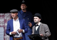 Sherlock Holmes (první zleva)