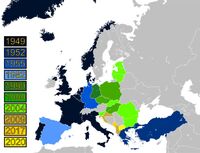 Jak se aliance NATO postupně rozšiřovala v Evropě