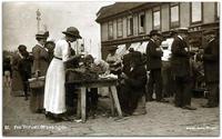 Motiv fra Torget 1915. Foto: Johs Floor.