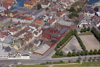 Nede til høyre ser vi lekeplassen og fotballbanen. Bildet ble tatt 19. juni 1970. Foto: Stavanger Byarkiv.