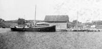 Den første Vassøy-ferja hadde navnet Vassøy. Bildet ble tatt i 1948 og er utlånt av Steinar Steinsøy.