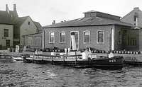 Nøk ved gamle slakthuset. Foto: Kaada/Nor-Hansens samling.