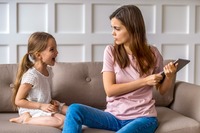Novas diretrizes indicam caminhos para equilibrar a quantidade e a qualidade das horas que os pequenos passam diante de tablets, celulares e companhia.