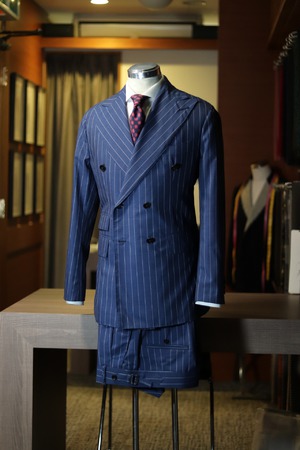 最高にカッコいいチョークストライプのスーツの完成です Michele Shin