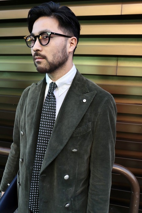 今年のコーデュロイはタイドアップで大人の色気を出す 今年のコーデュロイはタイドアップで大人の色気を出す