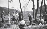 Zourův (Zábrdský) rybník sloužil ke koupání i k projížďkám na lodičkách. Snímek z roku 1935