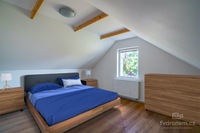obr. 1 - fotografie místnosti po vložení virtualního home stagingu