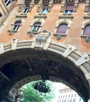 Dettaglio palazzo Piazza Mincio