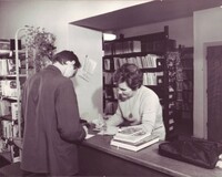 Knihovna v roce 1976: Výpůjční pult