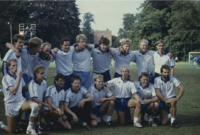 Vuoden 1988 MM-hopeaa. Ylärivissä Timo Vaskio, Mika Ylen-Julin, Tuomas Tanska, Sebastian Bondestam, Johan Rinne, Jouni Manninen, Jukka Kauppinen, Juha Jalovaara, Kai Koivula. Alarivissä Jari Mäkinen, Raine Lamberg, Johan Bischoff, Matti Suurnäkki, Pasi Pesonen, Pekka Ranta, Jouni Tapiovaara, Eero Alperi.