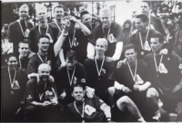 Seurajoukkueiden MM-hopeaa Espoon Liquidisc. Ylhäällä Marcus Låmgström, Ville Haaramo, Tuomo Jalovaara, Jaakko Taivalkoski, Topi Haaramo, Sami Holopainen, Sampo Smeds, Teemu Olvio, keskellä ja alhaalla Jere Manninen, Tomi Bruns, Hartti Suomela, Joakim Kärkkäinen, Tommi Lehto, Matti Suurnäkki, Ilkka Rämö, Pekka Neuvo ja Timo Vaskio.