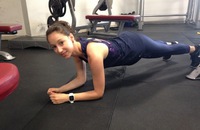 En salle de sport comme en course, Céline se prépare méthodiquement.