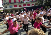 Sous le soleil, Octobre Rose a créé la sensation avec un spectacle de danse débordant de charme.