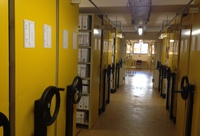 La salle des archives conserve une montagne de dossiers sur 43 km de linéaires.