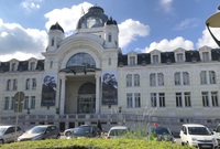 Situé sur le front du lac, le Palais Lumière est inscrit aux Monuments historiques.