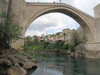 Le pont de Mostar, détruit pendant la guerre, puis reconstruit.