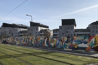 Réalisée dans l'atelier Arboretum d’Angers, cette fresque permet d’animer et d’égayer le quartier.