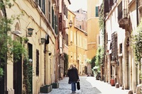 Une rue étroite de Trastevere.