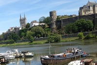 Le quai Ligny de nos jours, totalement escamoté par la circulation automobile.