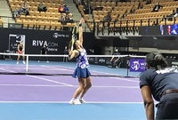 Le gratin du tennis féminin propose des rencontres de niveau mondial sur le court central de l'Arena.