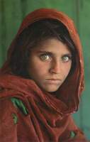Sharbat Gula. La ragazza afghana. In una famosissima foto di Steve McCurry.