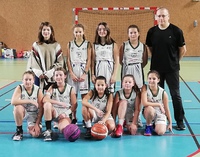 U13 filles et leur coach Benoit