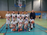 Séniors M équipe 2 et le coach Stéphane