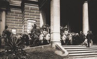 Funeral de Leoš Janáček el 15.8.1928. Depósito del féretro en el coche fúnebre tirado por cuatro caballos © Museo Regional Moravo