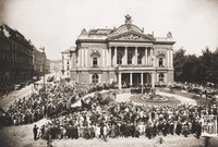 Funeral de Leoš Janáček el 15.8.1928. Cortejo fúnebre delante del Teatro Municipal (hoy Mahen) © Museo Regional Moravo