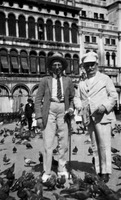 Leoš Janáček con el maestro de ballet de la Ópera Metropolitana de Nueva York, Otakar Bartík, en Venecia en el festival de la Sociedad Internacional para la Música Contemporánea (1925) © Museo Regional Moravo
