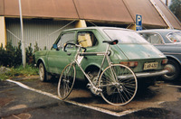 Nostalgiaa...tuon Fiatin (vuosimallia -77) ostin 5000 markalla sekä pyörän Tunturi Professional, hinta taisi olla n. 2000mk. Kuva on duathlon -kisoista Laukaassa, jossa puhkesi takakumi (...siis Tunturista).