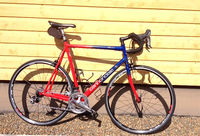 Cannondale valmiina kauteen, mallia -95! Täysi alumiini, haarukka myös. Kuinkahan moni ajelee näin vanhalla koslalla?