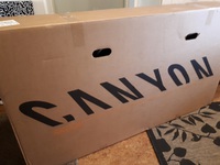 Canyonin boxi tuli postissa ajallaan, kuten UPS:n seurannassa luvattiin!