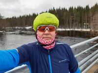 Aamulla klo 8 maissa maantielle nolla asteeseen. Ei se paljoa siitä lämmennyt, mutta tiet olivat lopussa lähes kuivat!