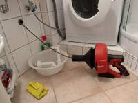 Milwaukee m12 lefolyótisztító munkában