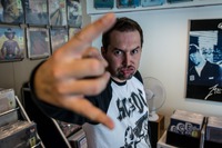 Herra kauppiaan hevimerkeistä ja taustalla olevasta Metallicasta huolimatta liikeestä löytyy musiikkia laidasta laitaan.