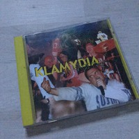 Alussa mainituista Klamydia-levyistä toinen löytyy vielä hyllystä. Kuunneltu viimeksi n. 10v sitten.