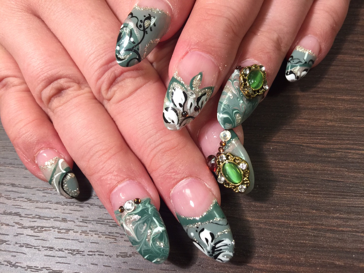 ネイルサロン 展商 キレイ創造企業 あなたのくらしをクリーンアップ を合言葉に 千葉県で宅配水クリクラ リースキン 清掃 リフォームなどの事業でキレイで快適なくらしを提供しています