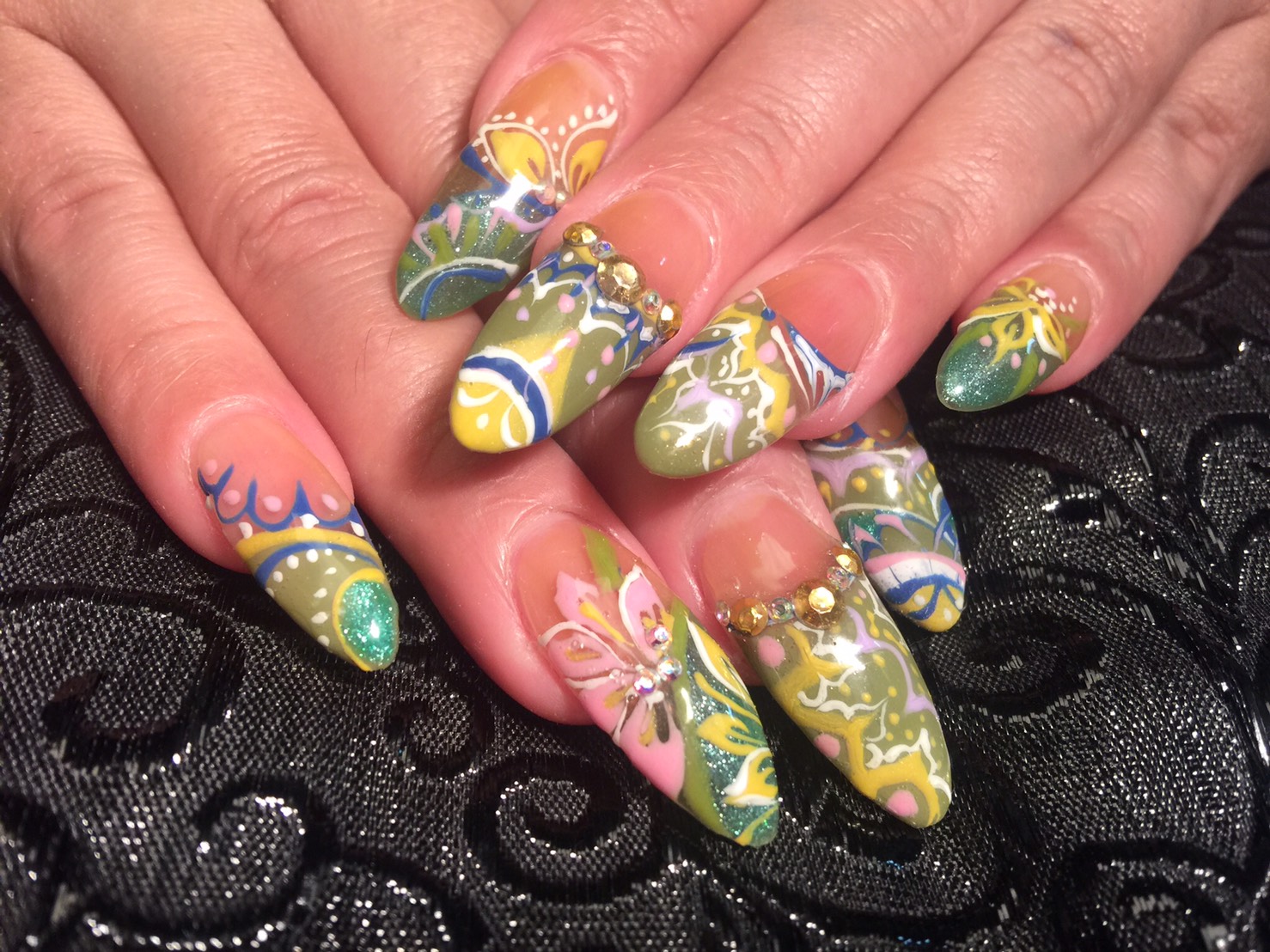 ネイルサロン 展商 キレイ創造企業 あなたのくらしをクリーンアップ を合言葉に 千葉県で宅配水クリクラ リースキン 清掃 リフォームなどの事業でキレイで快適なくらしを提供しています