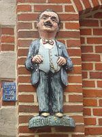 Estatua de Hércules Poirot en Ellezelles, Bélgica.