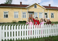 Vilpeilän koulu Sahalahti-Seuran postikortissa vuodelta 2006. Kuva: Jouni Valkeeniemi