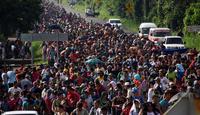 Caravana de migrantes hondureños buscando atravesar Guatemala y México para llegar a Estados Unidos