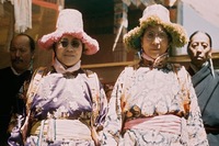 Fotó: Heinrich Harrer: A Dalai Láma édesanyja és nővére © National Geographic Society