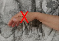 Schlaffe, falsche Handhaltung