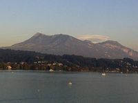 Aquí, detrás del Rigi, se oculta una nube lenticular