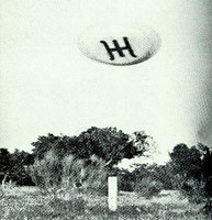 Nave con el símbolo del átomo de hidrógeno tomada en 1967 en San José de Valdeiras (Madrid)